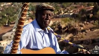 Boubacar Traoré amp Ballaké Sissoko  Mariama 2015 acoustic version [upl. by Mosera]