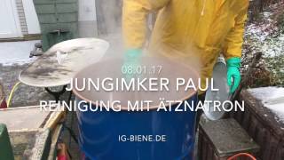 Paul erklärt die Imkerei Heute Beutenreinigung mit Ätznatron [upl. by Yelrihs]